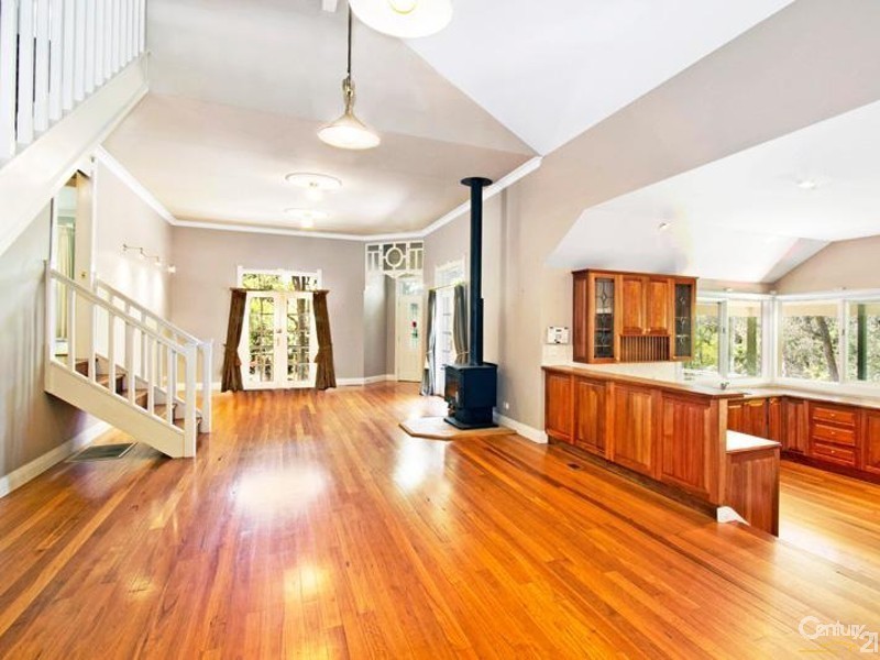 10 Fletcher St, Wentworth Falls NSW 2782