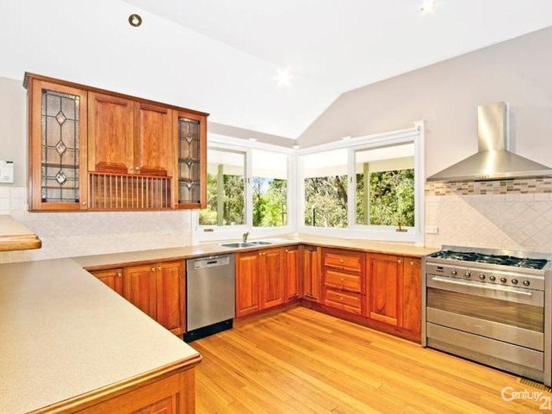 10 Fletcher St, Wentworth Falls NSW 2782