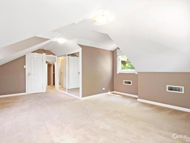 10 Fletcher St, Wentworth Falls NSW 2782