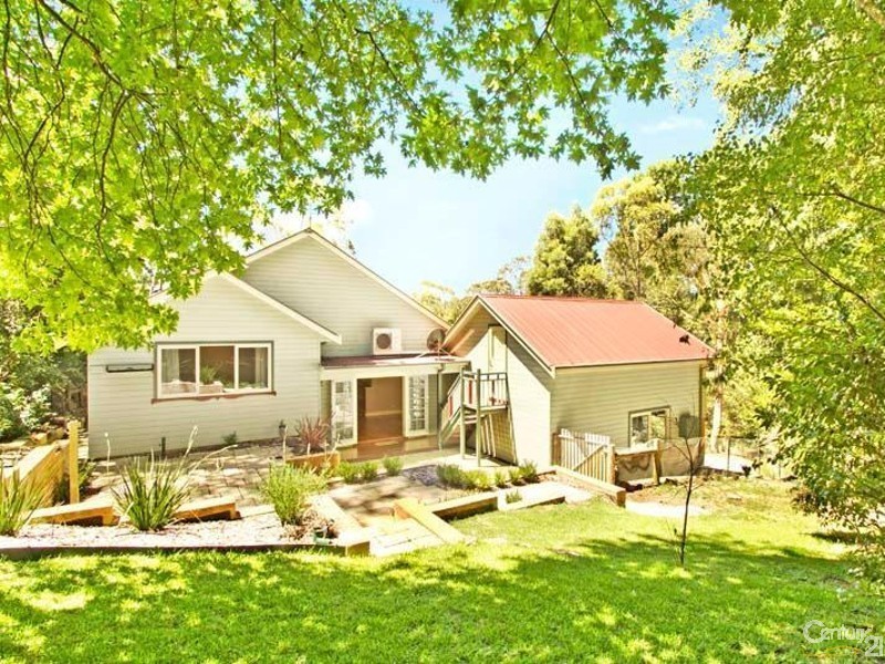 10 Fletcher St, Wentworth Falls NSW 2782