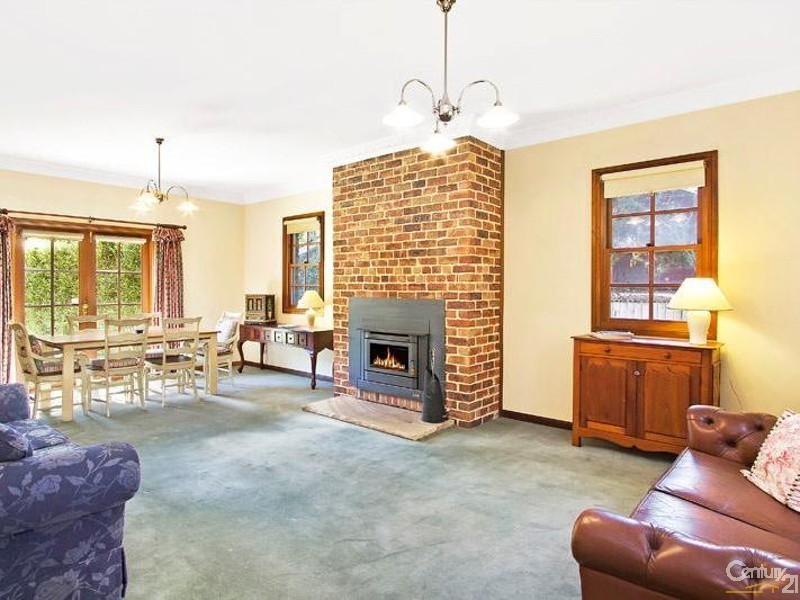 117 Waratah Rd, Wentworth Falls NSW 2782