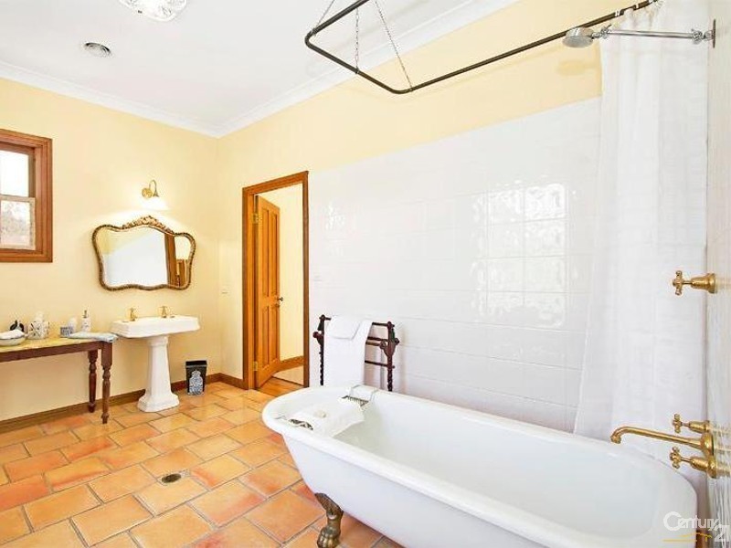 117 Waratah Rd, Wentworth Falls NSW 2782