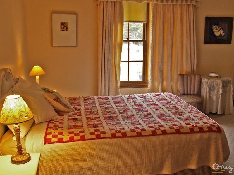 117 Waratah Rd, Wentworth Falls NSW 2782