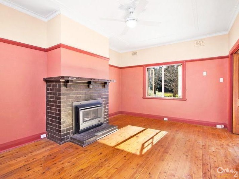 14 Sinclair Cres, Wentworth Falls NSW 2782