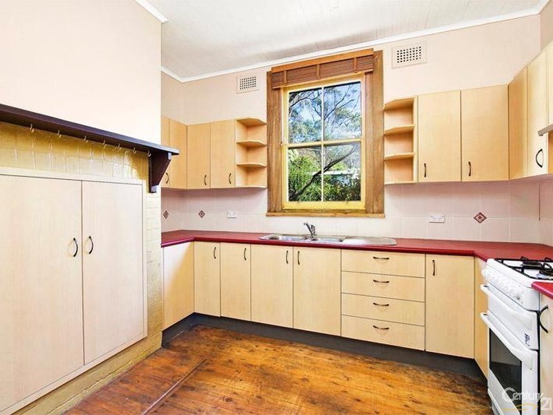 14 Sinclair Cres, Wentworth Falls NSW 2782