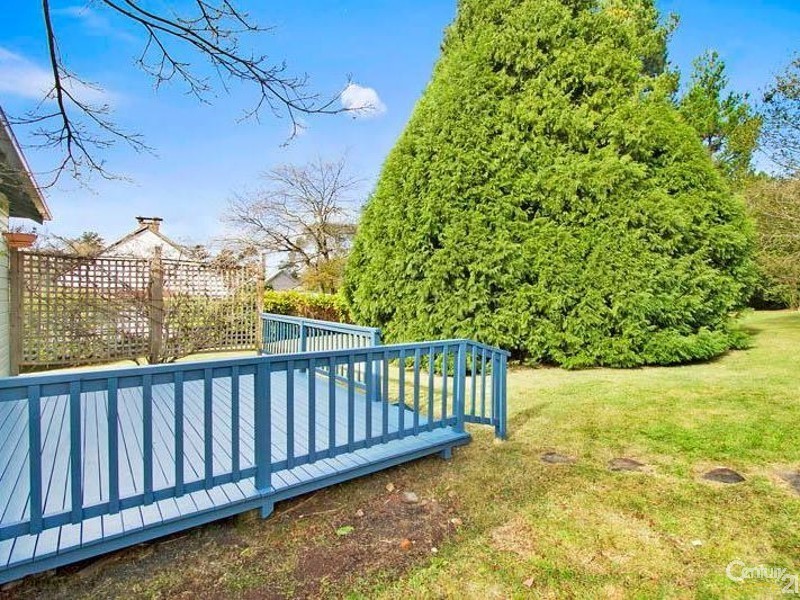 14 Sinclair Cres, Wentworth Falls NSW 2782