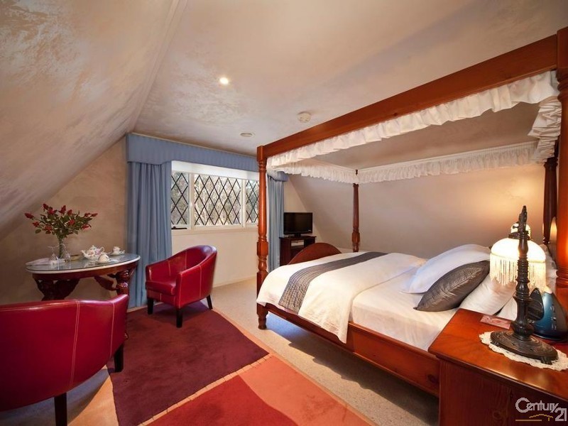 291 Blaxland Rd, Wentworth Falls NSW 2782