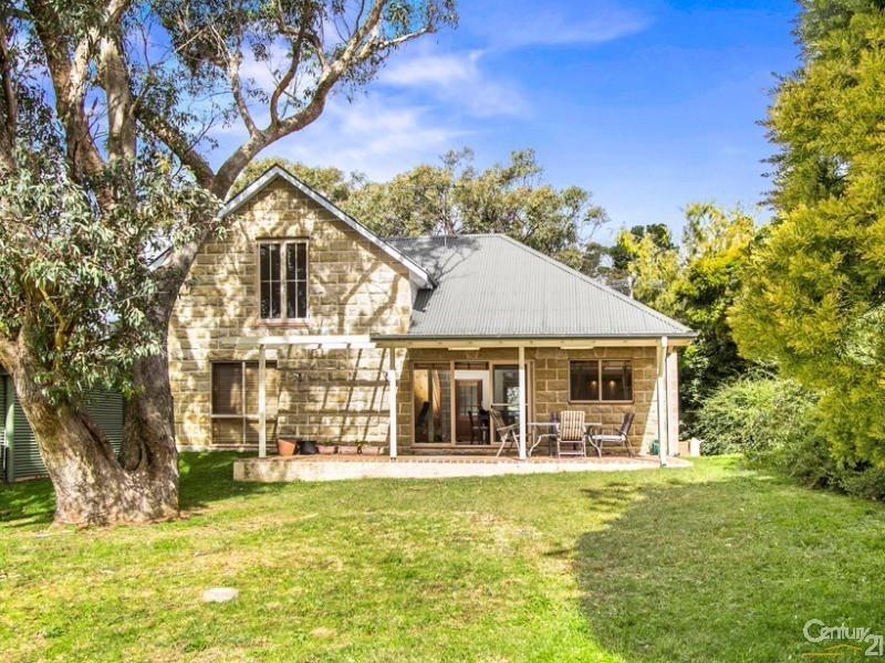 9 Lyle St, Wentworth Falls NSW 2782