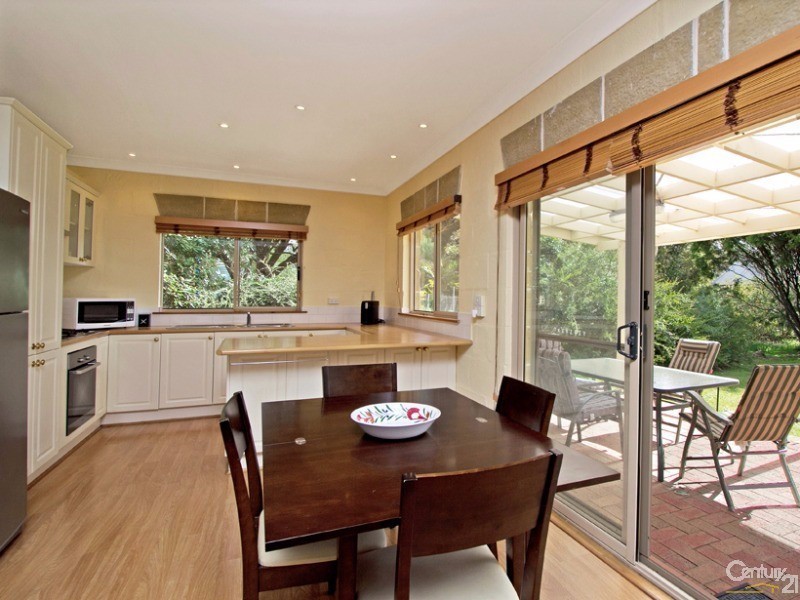 9 Lyle St, Wentworth Falls NSW 2782