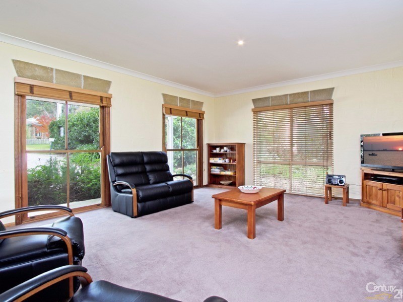 9 Lyle St, Wentworth Falls NSW 2782