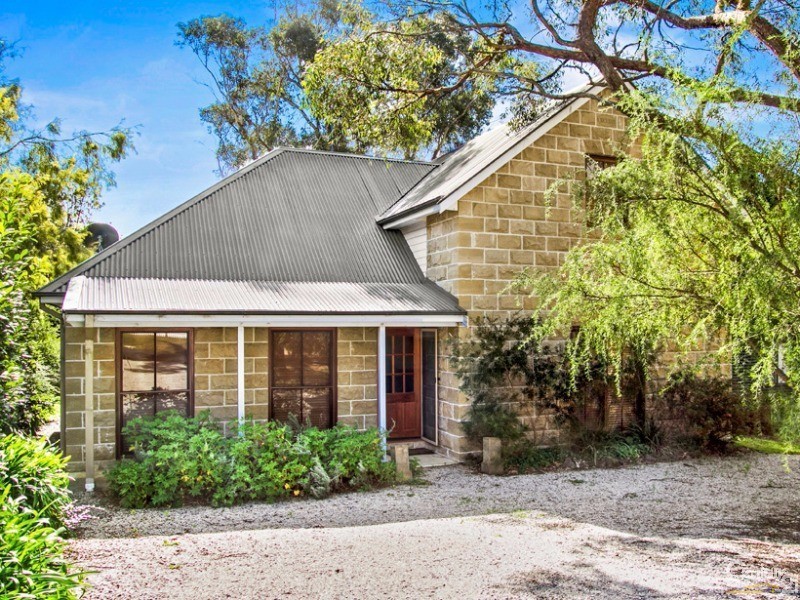 9 Lyle St, Wentworth Falls NSW 2782