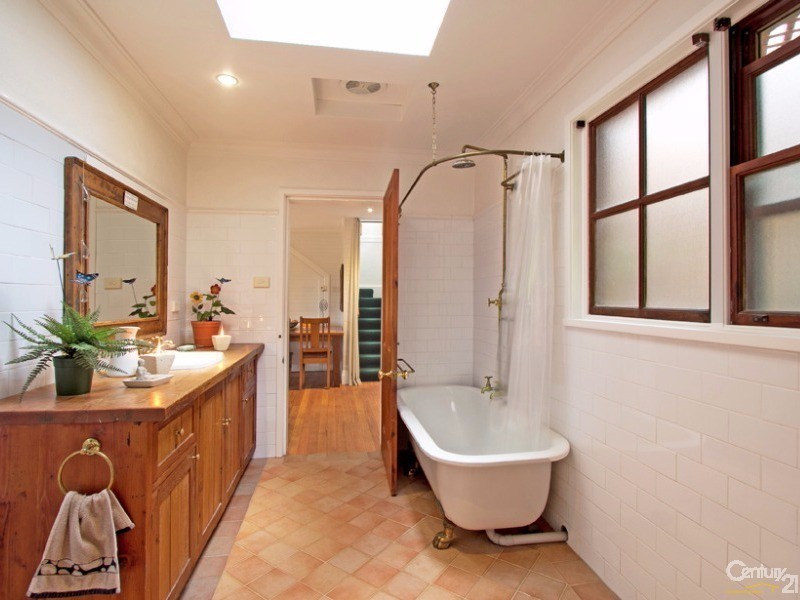 192-194 Henderson Rd, Wentworth Falls NSW 2782