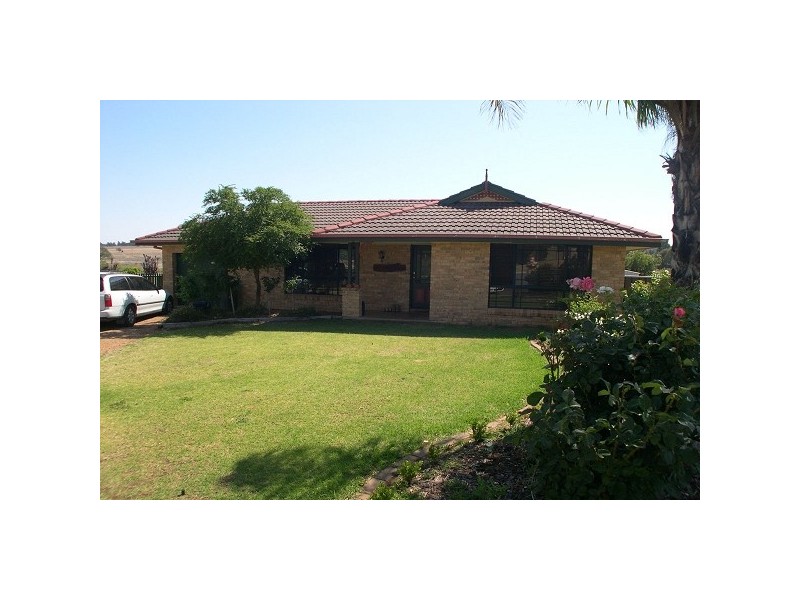 13 Loane Place, Dubbo NSW 2830