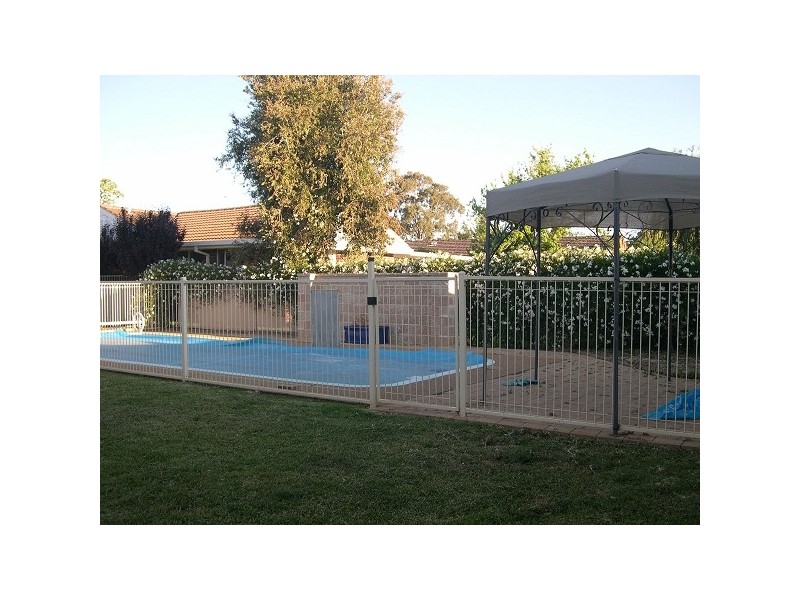 1 Hazelwood Drive, Dubbo NSW 2830