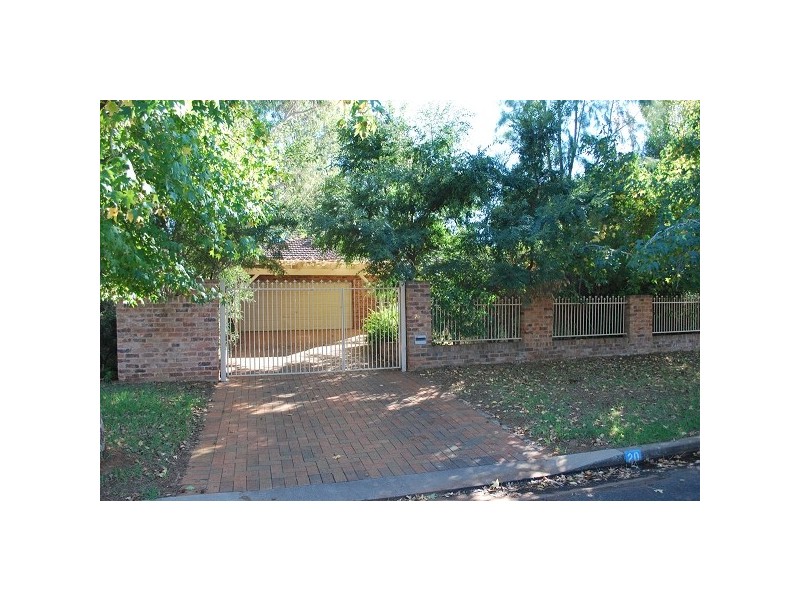 20 Beveridge Crescent, Dubbo NSW 2830