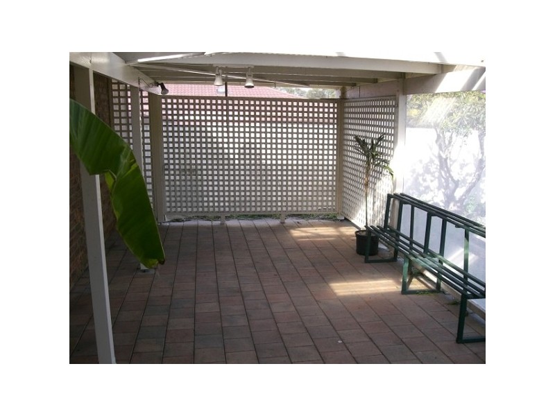 2 Country Grove Drive, Cameron Park NSW 2285