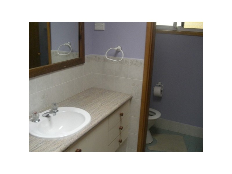 8 Renfrew Crescent, Edgeworth NSW 2285