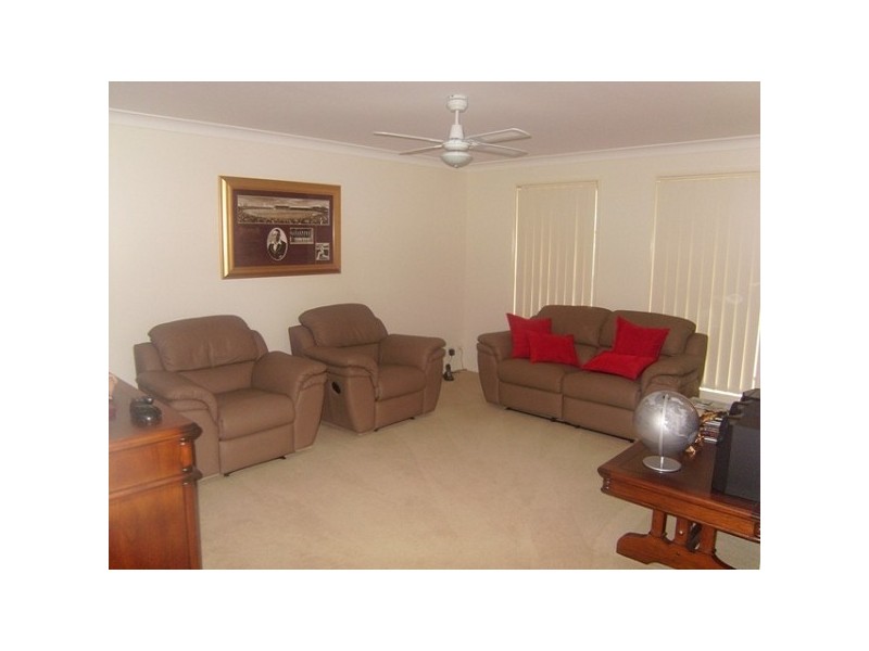 15 Saxon Street, Cameron Park NSW 2285