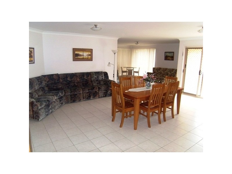 7 Jupiter Circuit, Cameron Park NSW 2285