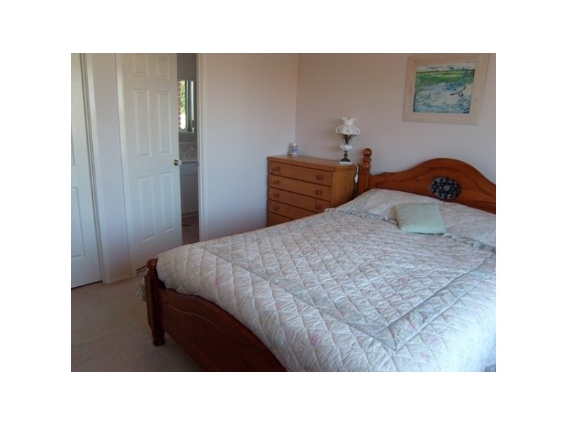 34 Bracken Close, Cameron Park NSW 2285