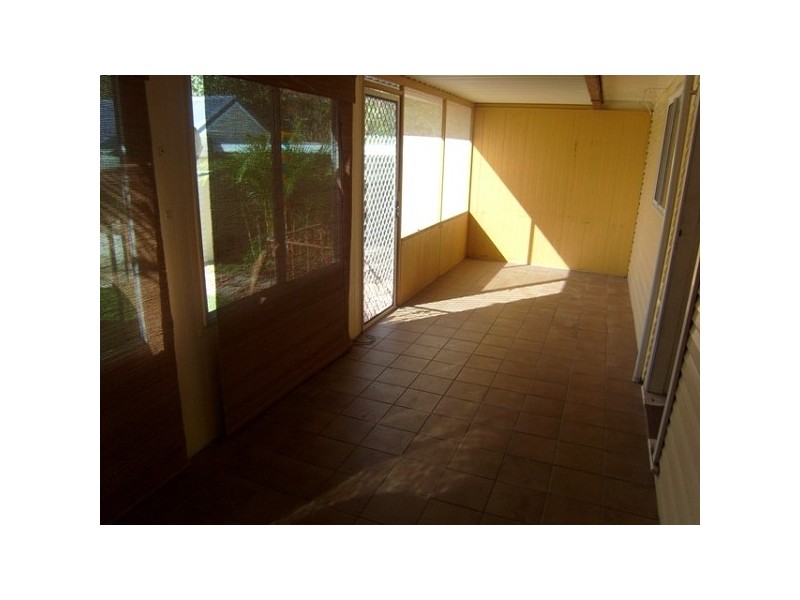 8 Gladgunson Drive, Eleebana NSW 2282