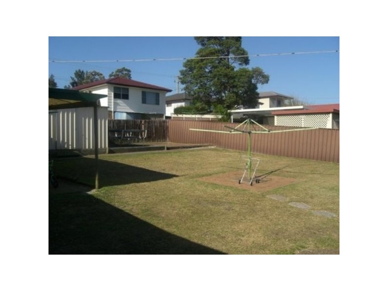 8 Renfrew Crescent, Edgeworth NSW 2285