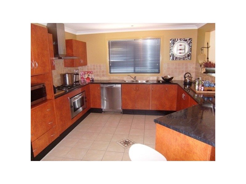10 Hebe Place, Cameron Park NSW 2285