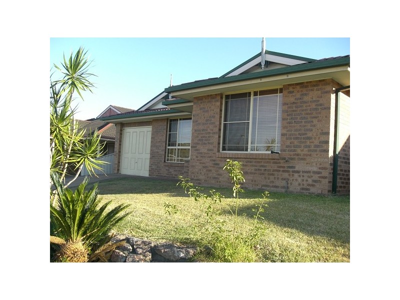 6 Grove Place, Cameron Park NSW 2285