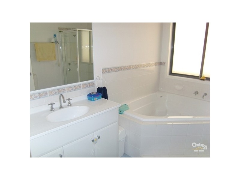 8 Hebe Place, Cameron Park NSW 2285