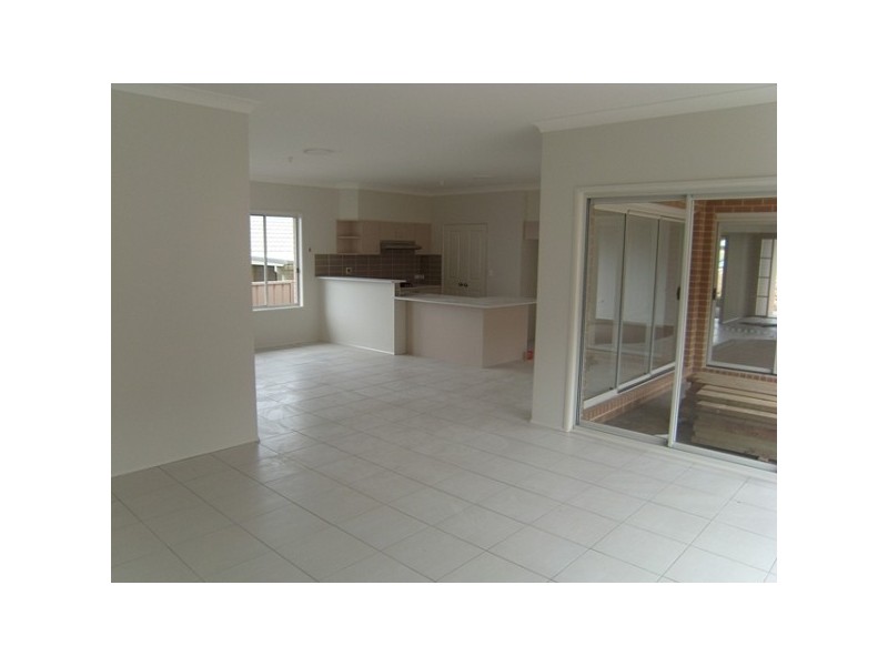 18 Ridgemont Avenue, Cameron Park NSW 2285