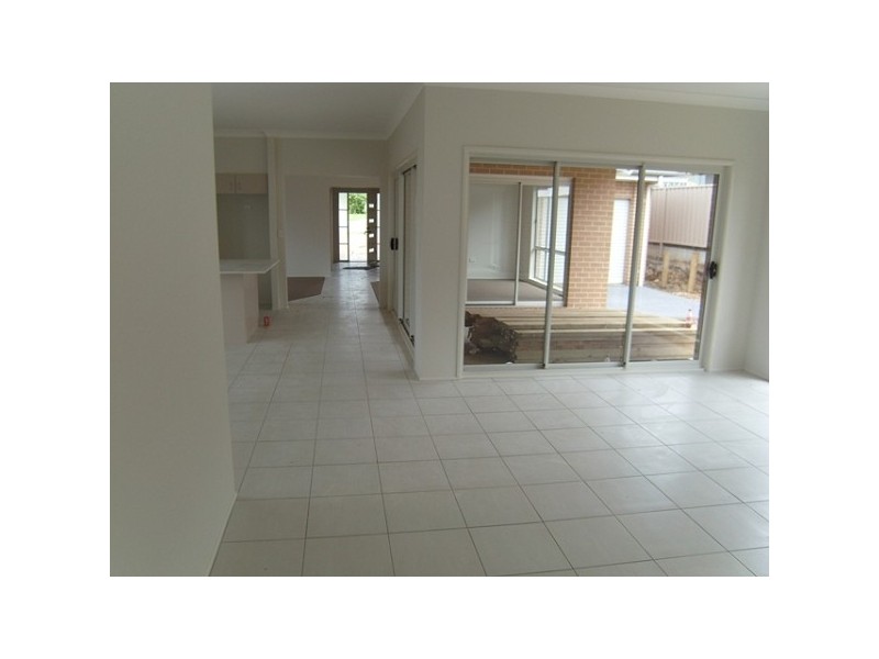 18 Ridgemont Avenue, Cameron Park NSW 2285