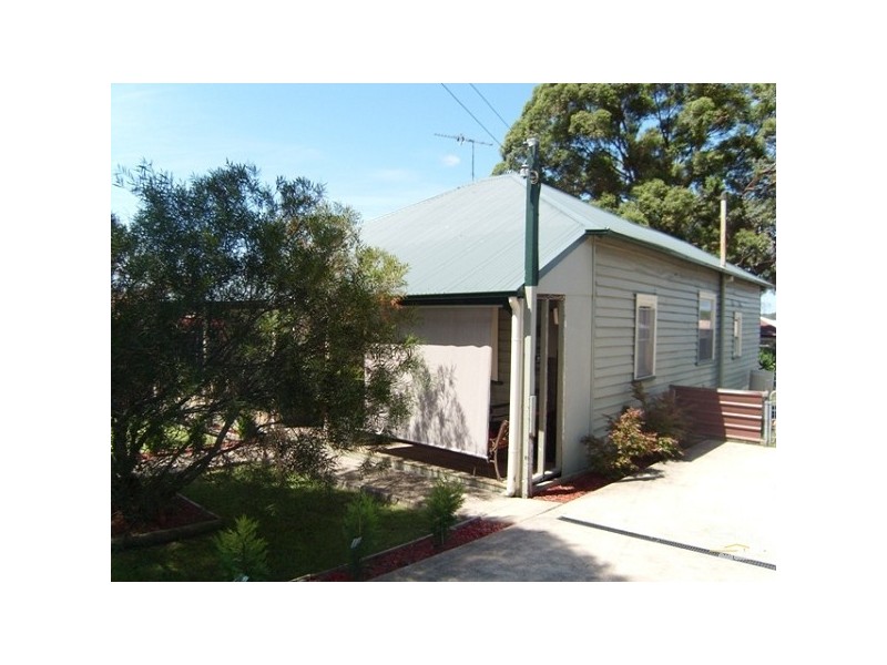 12 Bonarius St, Edgeworth NSW 2285