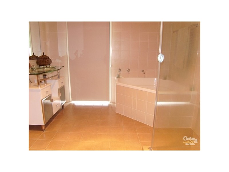 3 Quartz Place, Cameron Park NSW 2285