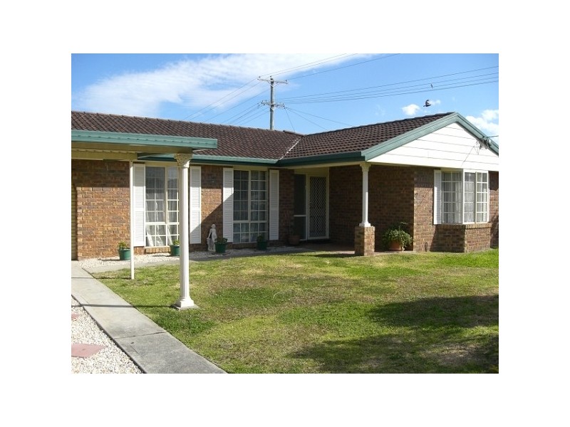 2 Country Grove Drive, Cameron Park NSW 2285