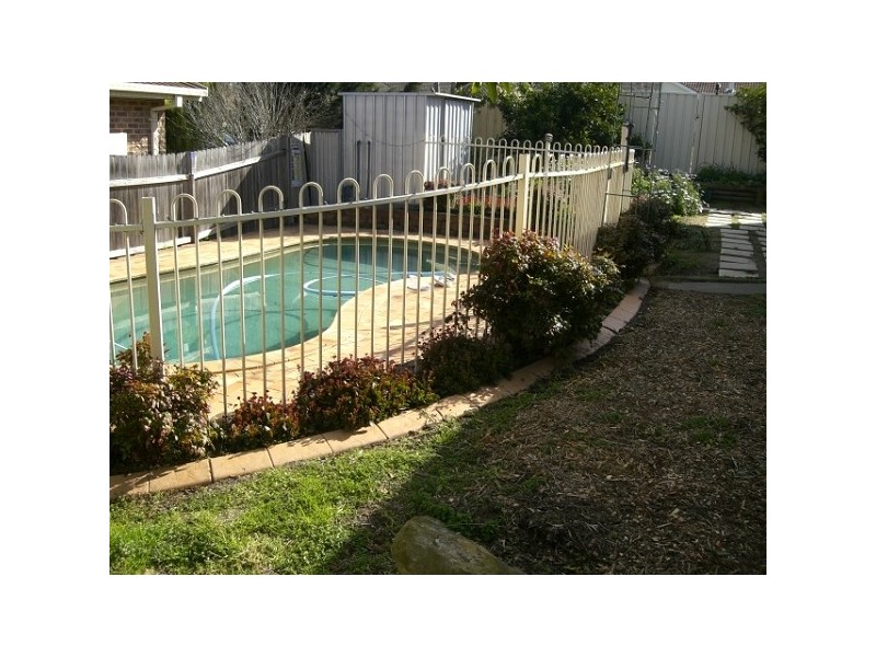 2 Country Grove Drive, Cameron Park NSW 2285