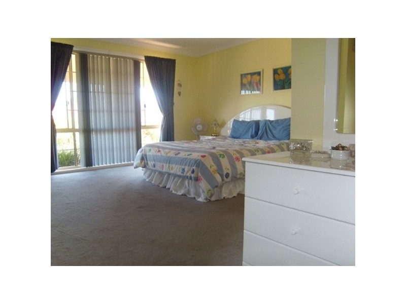 18 Calancra Avenue, Cameron Park NSW 2285