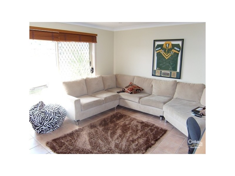 34 NorthLakes Dr, Cameron Park NSW 2285