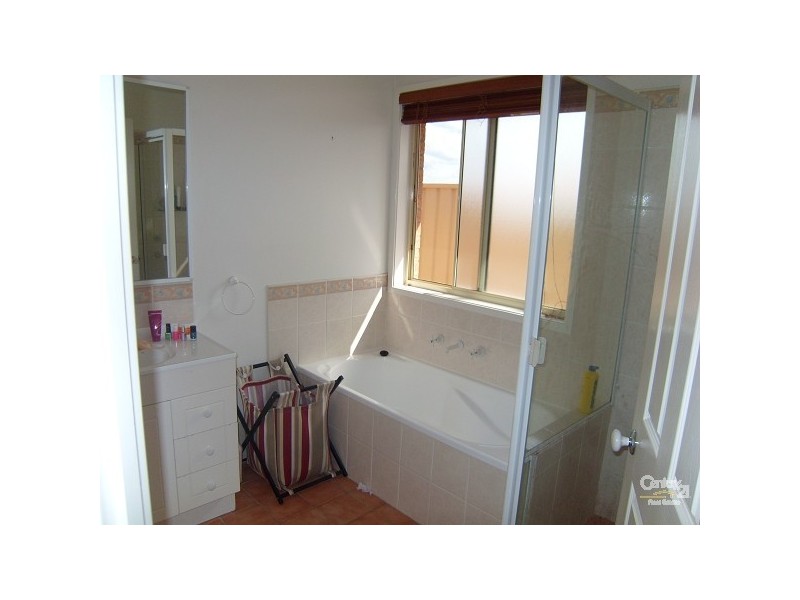 34 NorthLakes Dr, Cameron Park NSW 2285