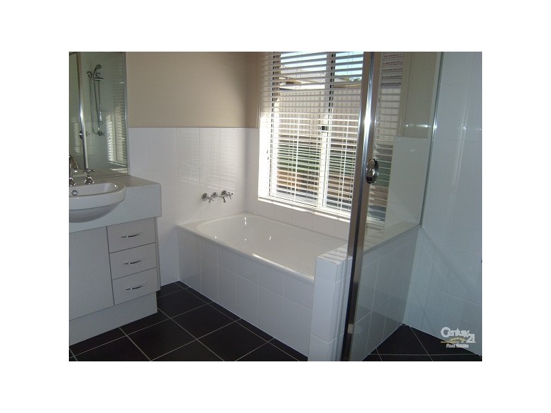 20 Billabong Drive, Cameron Park NSW 2285