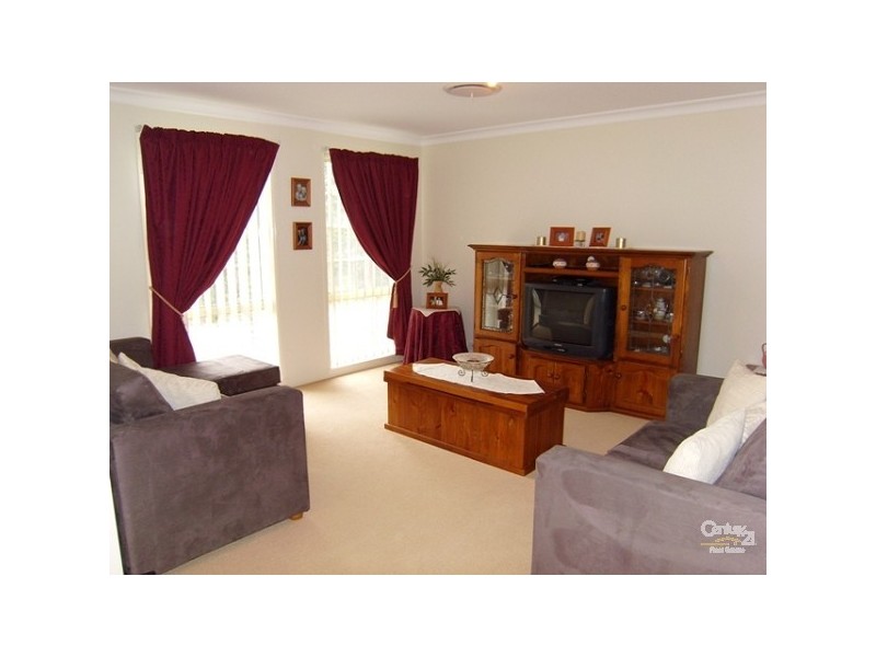 14 Canada Crescent, Cameron Park NSW 2285