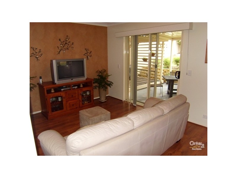 14 Canada Crescent, Cameron Park NSW 2285