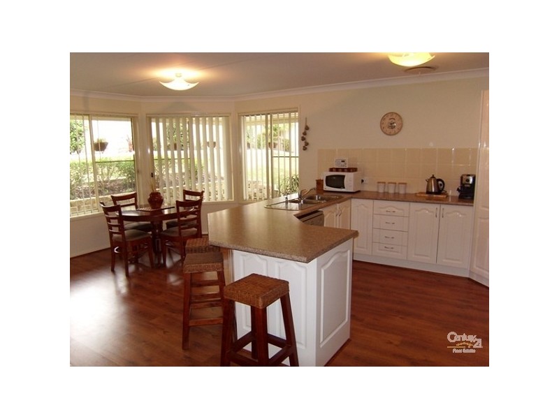 14 Canada Crescent, Cameron Park NSW 2285