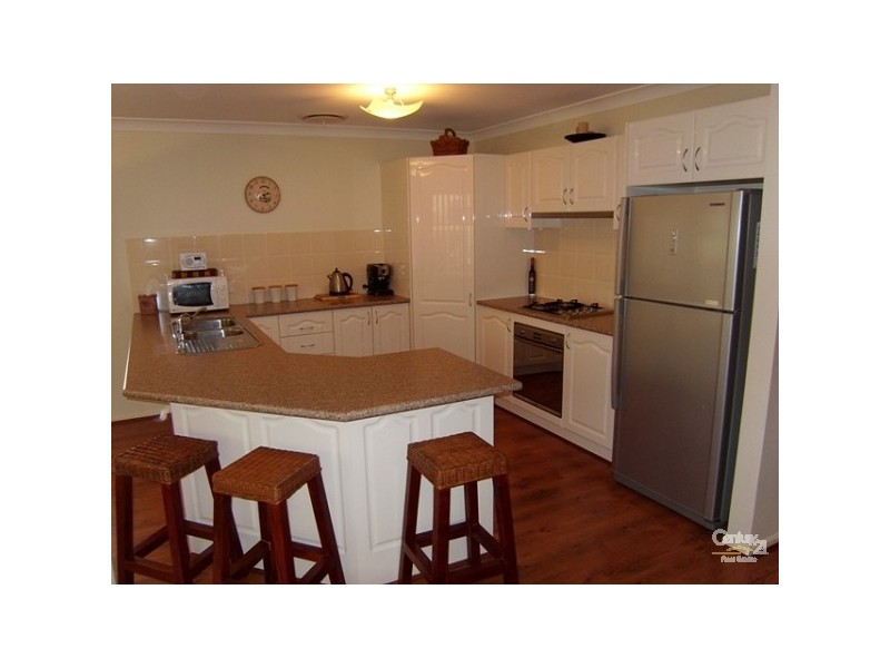 14 Canada Crescent, Cameron Park NSW 2285