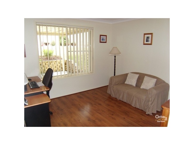 14 Canada Crescent, Cameron Park NSW 2285