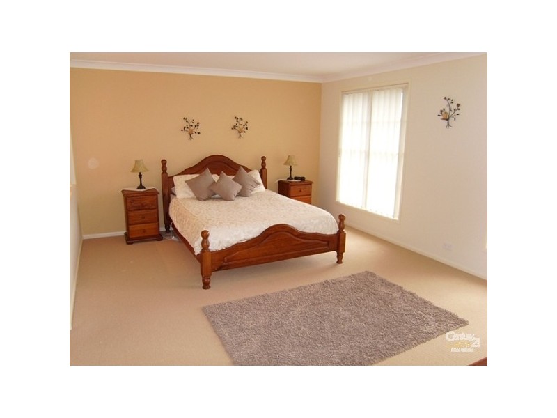 14 Canada Crescent, Cameron Park NSW 2285