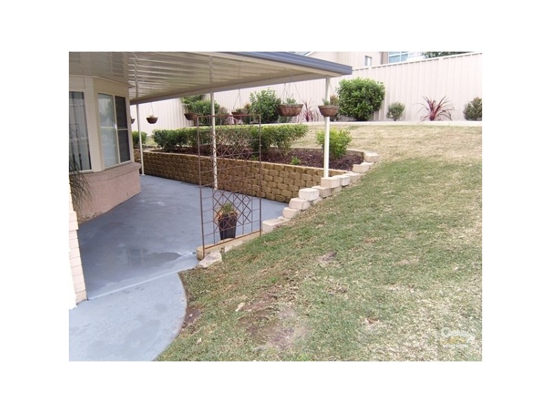 14 Canada Crescent, Cameron Park NSW 2285