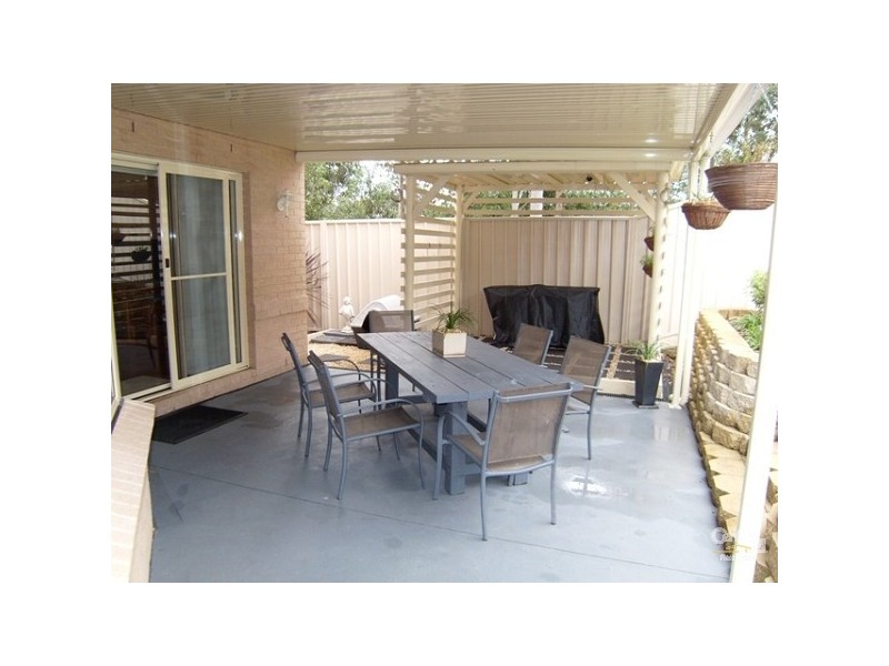 14 Canada Crescent, Cameron Park NSW 2285