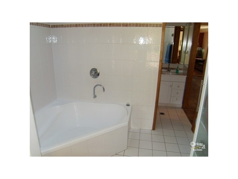 6 Geordie St, Killingworth NSW 2278