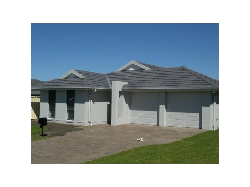 20 Lakeaire Circuit, Cameron Park NSW 2285