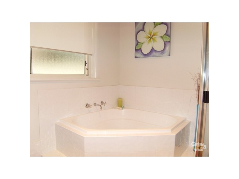 15 Ceylon Close, Cameron Park NSW 2285